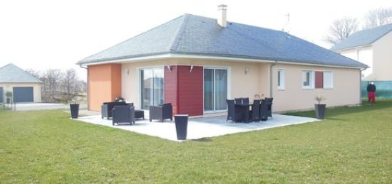 A Campuac, construction d’une maison avec du bardage et du crépis