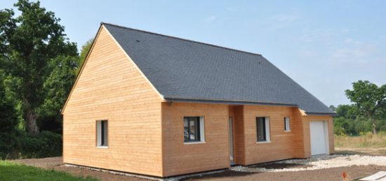 Construction d’une maison toute bardée à la Vraie Croix