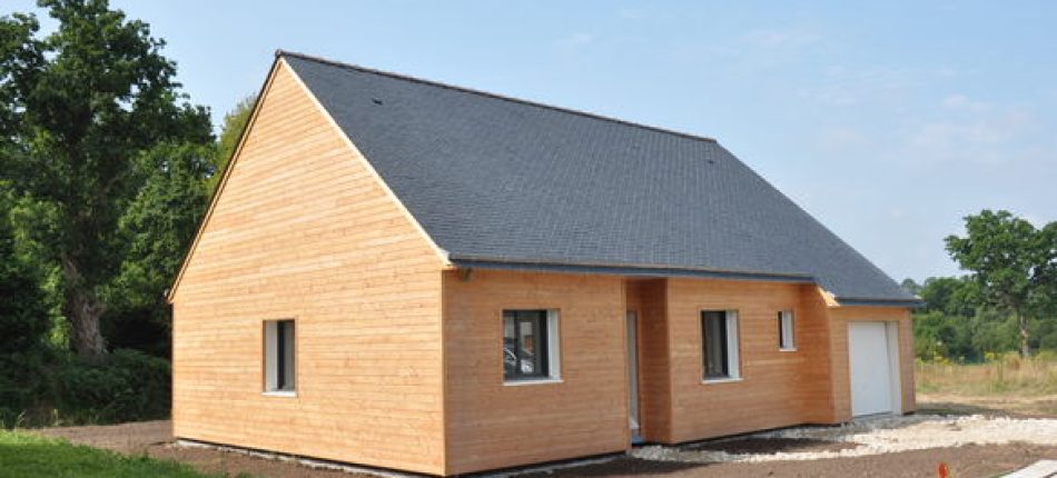Construction d’une maison toute bardée à la Vraie Croix 