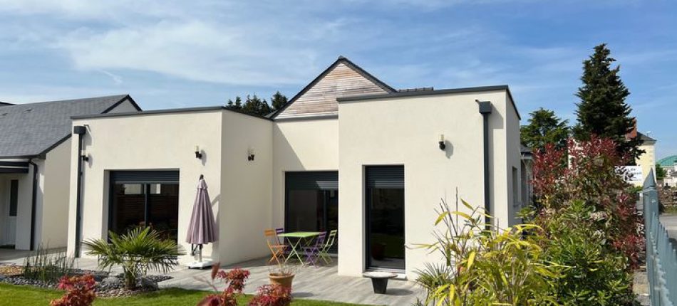Maison en bois contemporaine de plain pied avec 3 chambres à Sainte Gemmes sur Loire 
