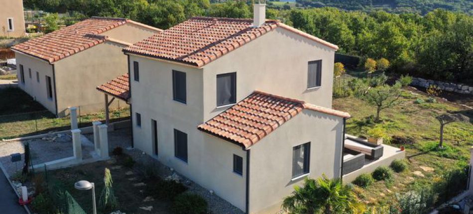 A Forcalquier construction d’un modèle a étage 