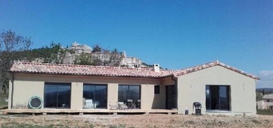 Construction d’une maison ossature bois toit 4 pans sur la commune de Simiane la Rotonde
