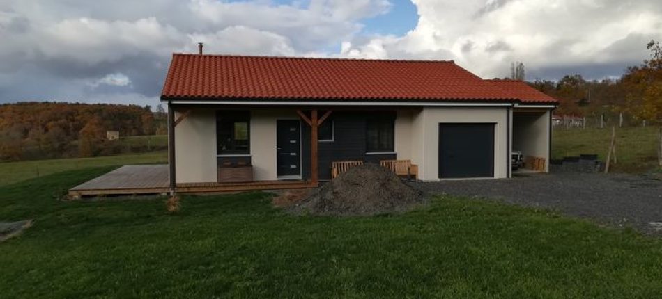 Construction d’un agréable plain-pied en ossature bois avec car port sur la commune de BONGHEAT 