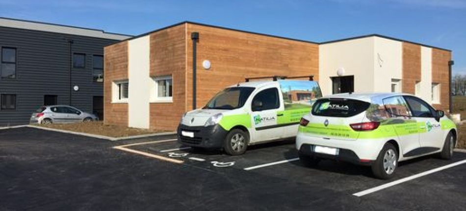 Construction maison NATILYS avec acrotères et bardage Douglas 