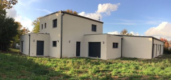 Construction d’une maison à étage avec toiture terrasse