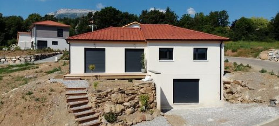 Construction d’une maison contemporaine en demi étage 