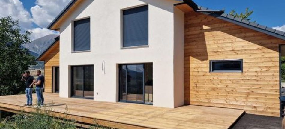 Maison contemporaine ossature bois modèle montage 