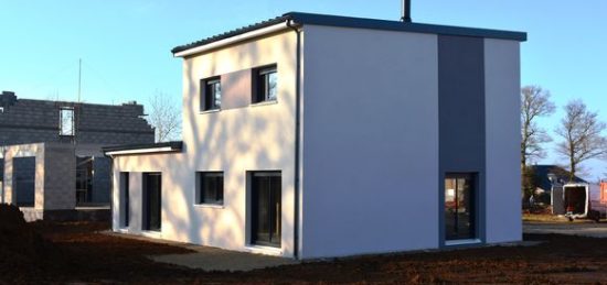 Une belle construction de maison à étage contemporaine à FLAVIN