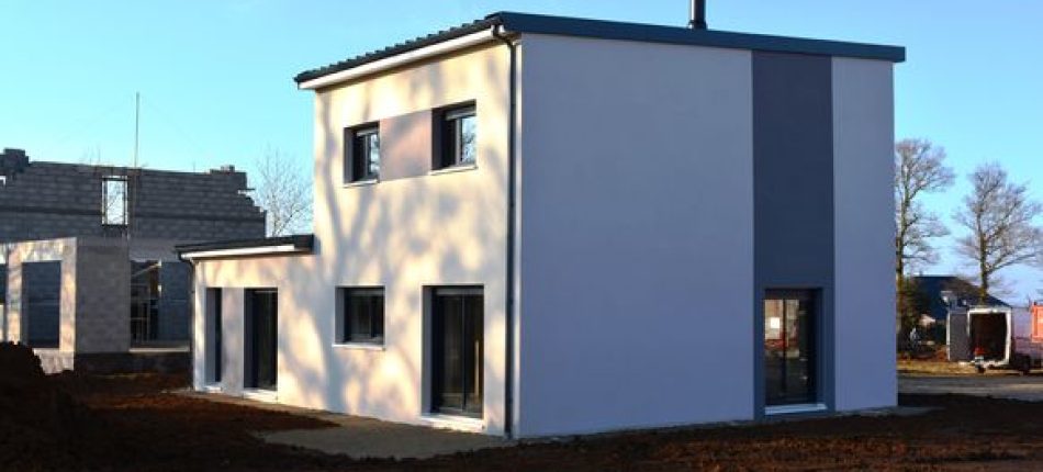 Une belle construction de maison à étage contemporaine à FLAVIN 